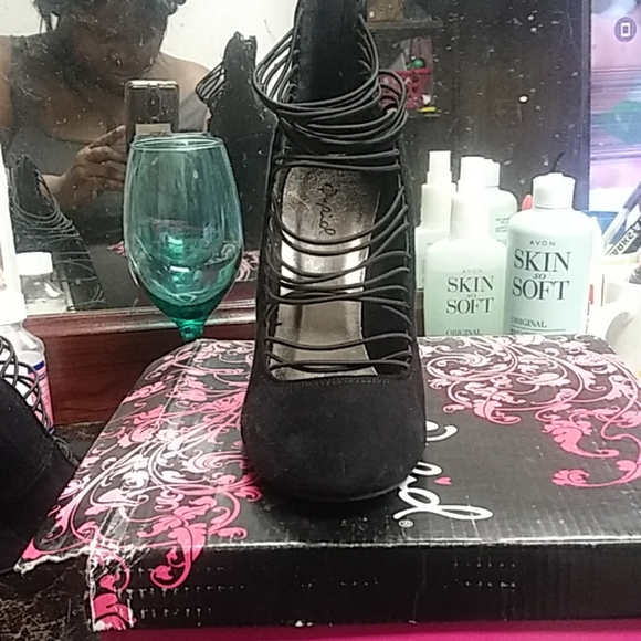 Wedge Heels - Picture 2 of 2